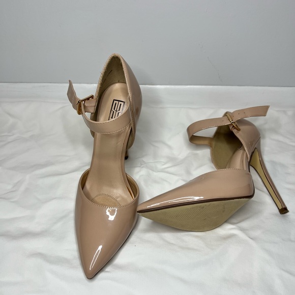Signature Tan pumps size 8 - Picture 4 of 8